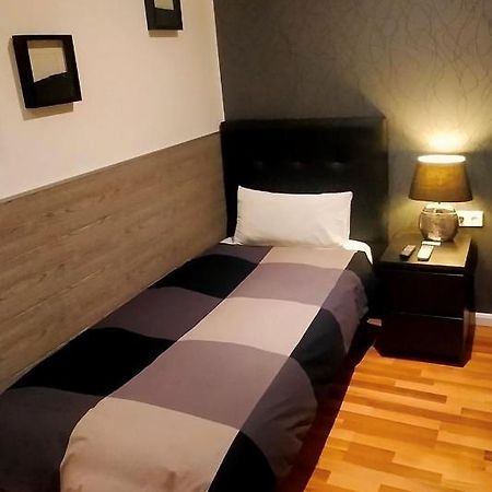 Single Rooms Madrid Esterno foto