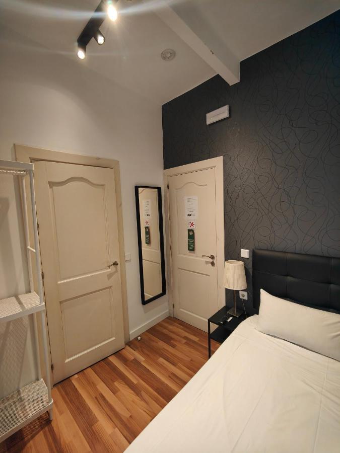 Single Rooms Madrid Esterno foto