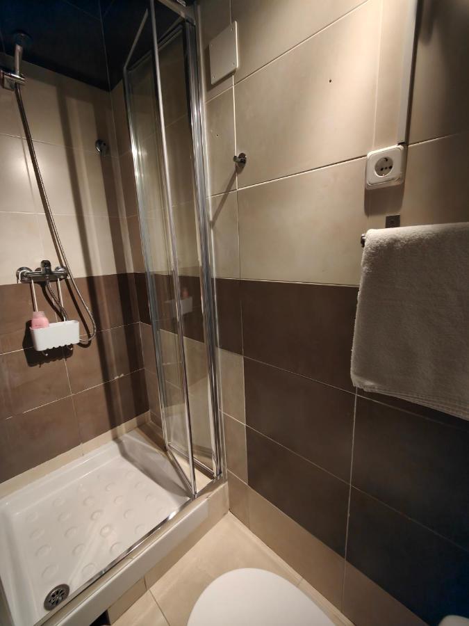 Single Rooms Madrid Esterno foto